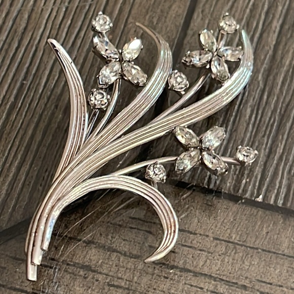 Antique Signed Krementz Silver-Tone Clear Rhinestone Floral Brooch Pin - Picture 14 of 16